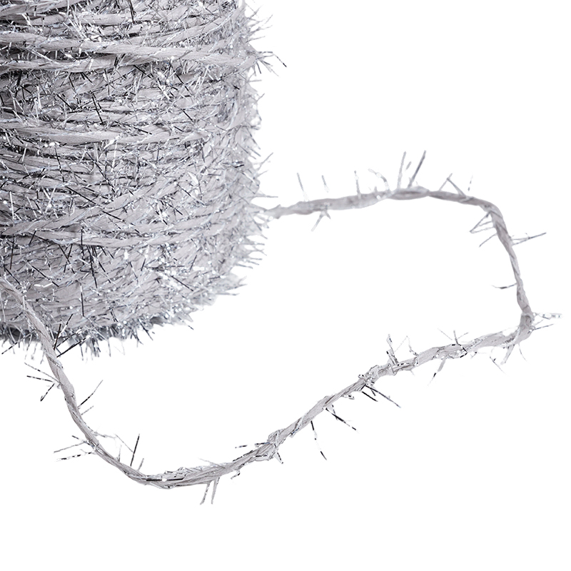 Paper yarn blended with metallic thread